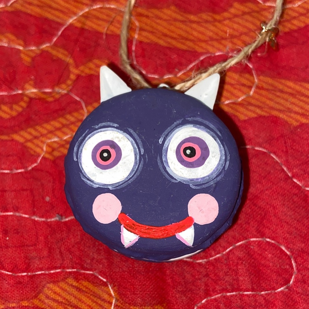 HALLOWEEN BAT ORNAMENT Dept 56 Glitterville Macaron Single